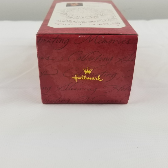 - The toymaker's gift hallmark ornament - Picture 9 of 12